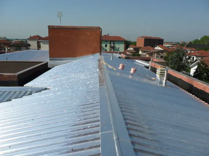 Copertura capannone industriale, realizzazione MB Coperture Group