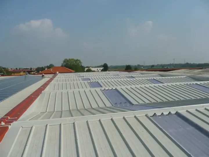 Copertura capannone industriale, realizzazione MB Coperture Group