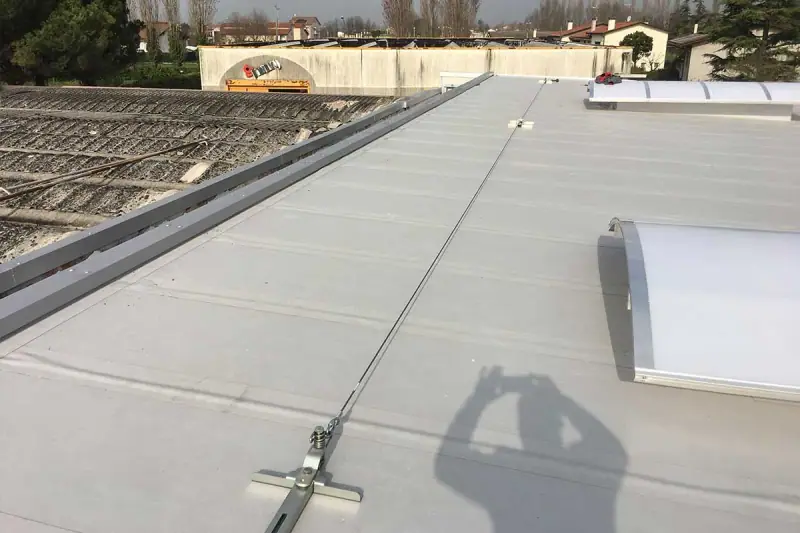 Linea vita su copertura industriale
